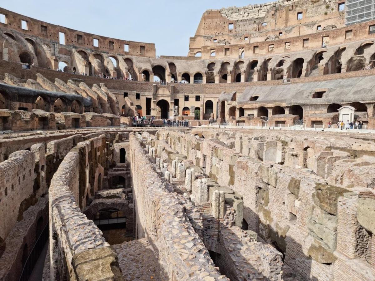 Vacanze Romane Colosseo Apartment Luaran gambar